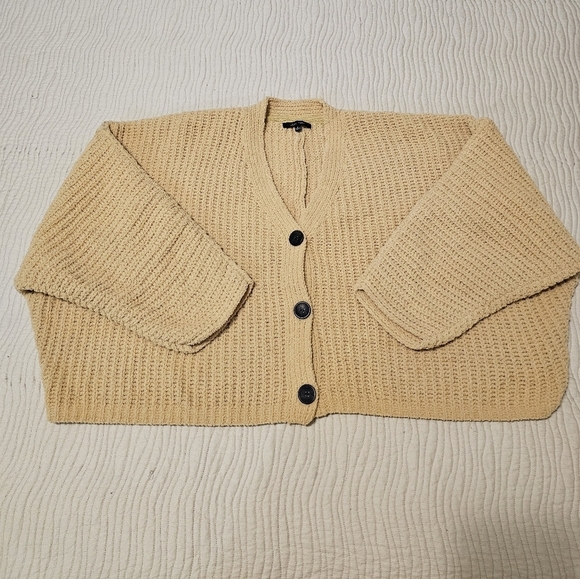 Oversized short button up Cardigan - Picture 3 of 9